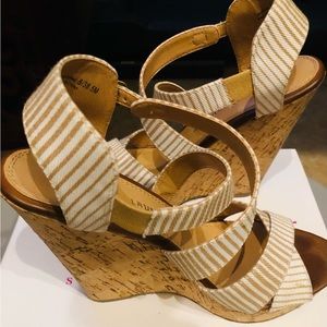 Chinese Laundry Wedges